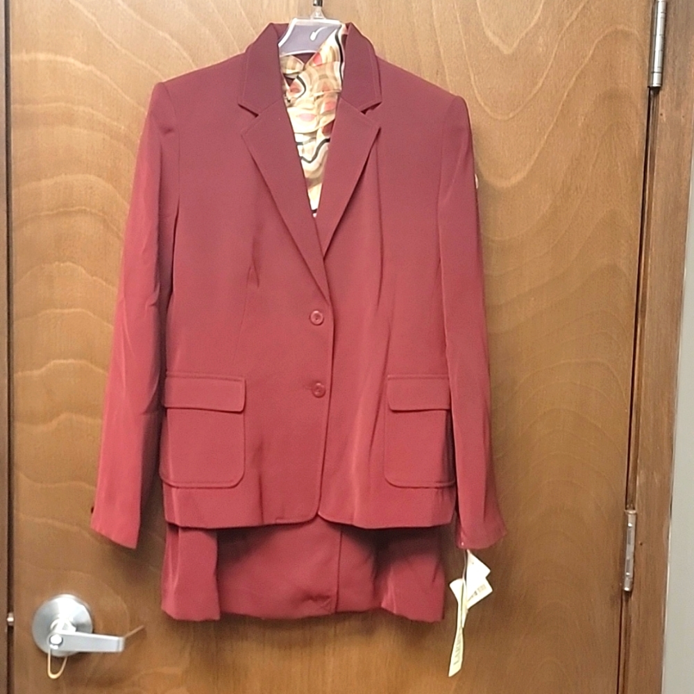 NWT Larry Levine 2pc dress suit